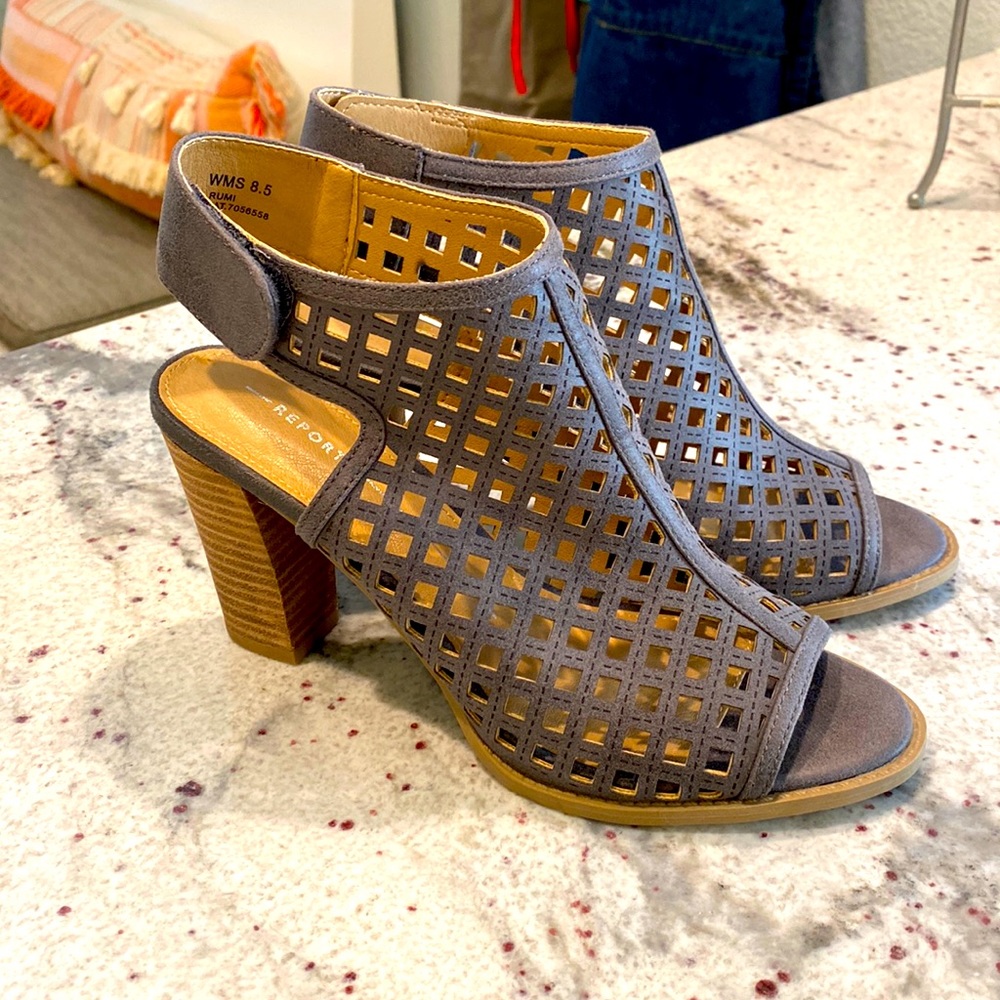 Wedge back strap heel